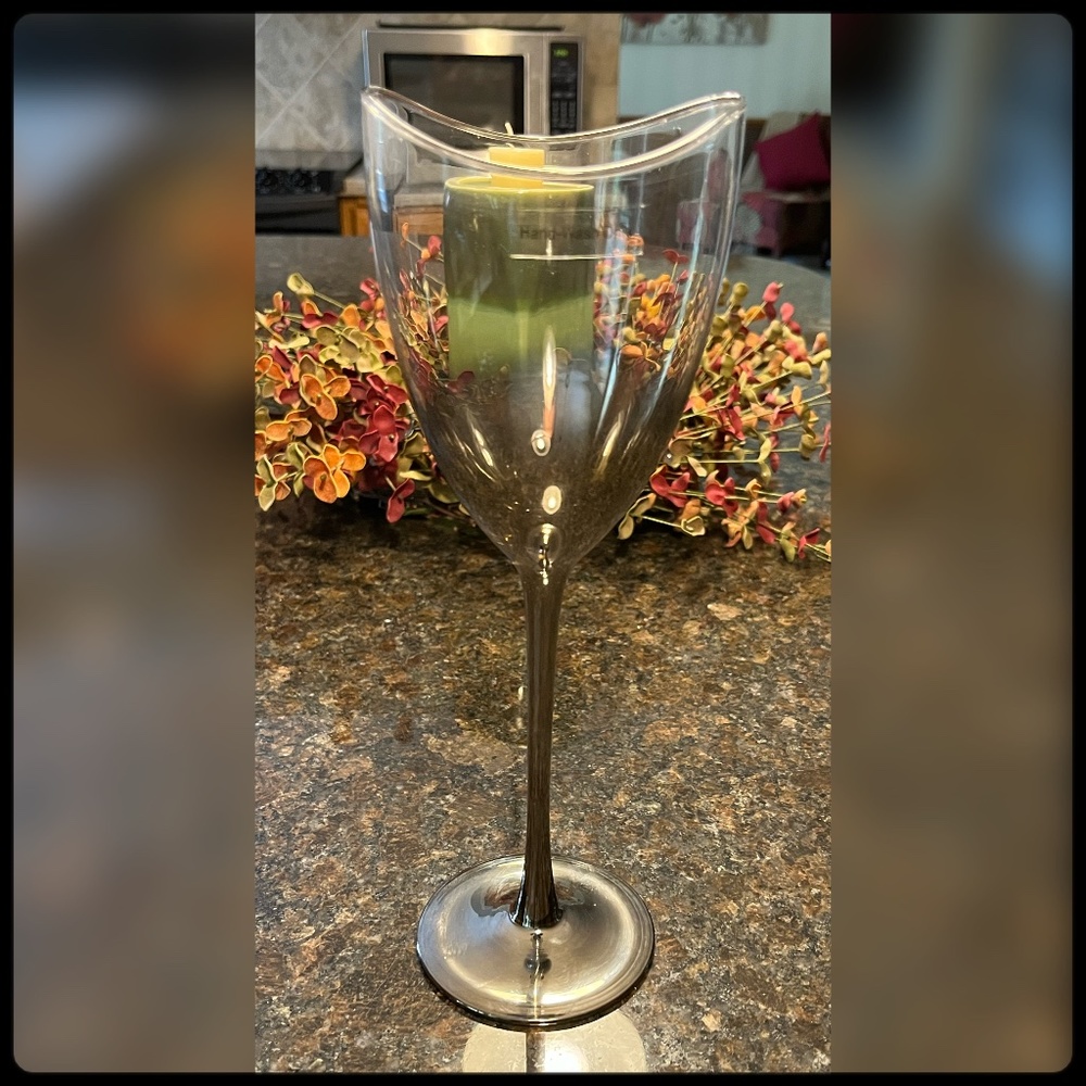 Pair of Tall Graduated Silver Unique Shaped Wine Glasses - Picture 2 of 6